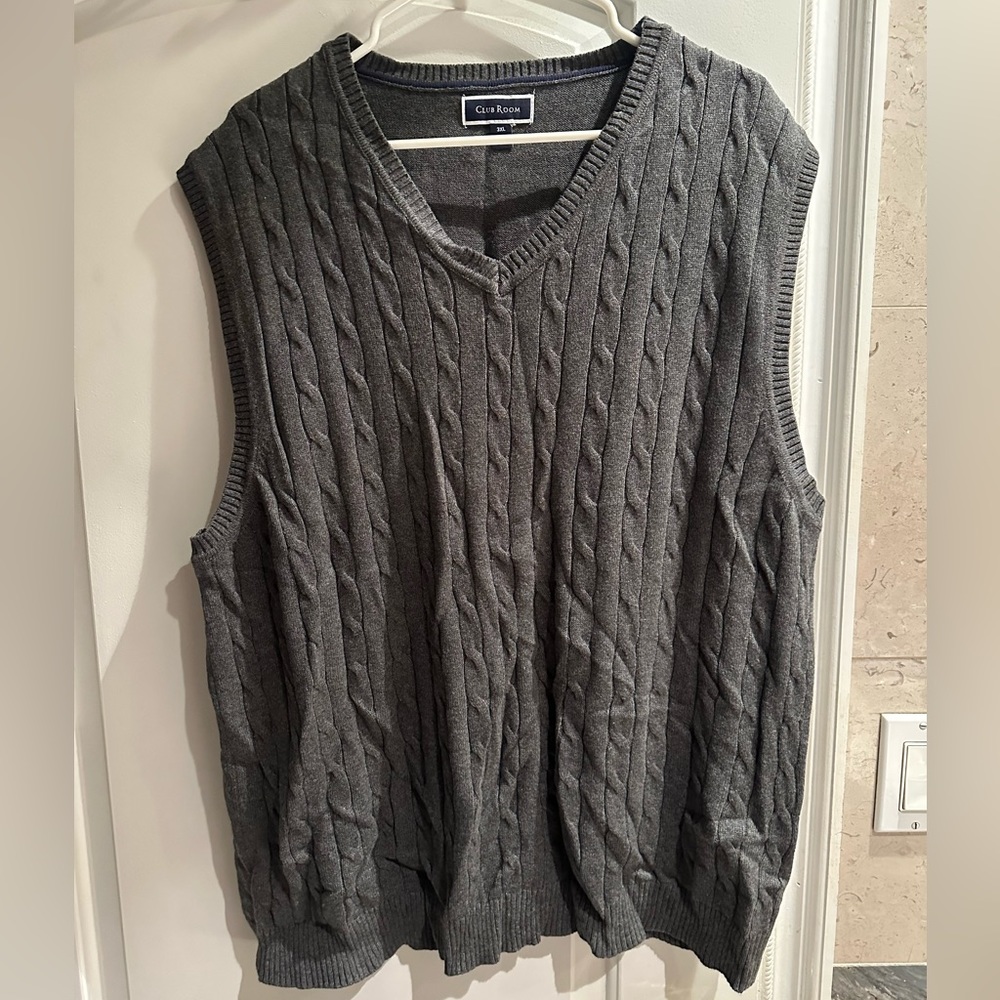 MENS CLUB ROOM COTTON Sleeveless Sweater. Grey! Never Worn! Only Tried On. NWOT.